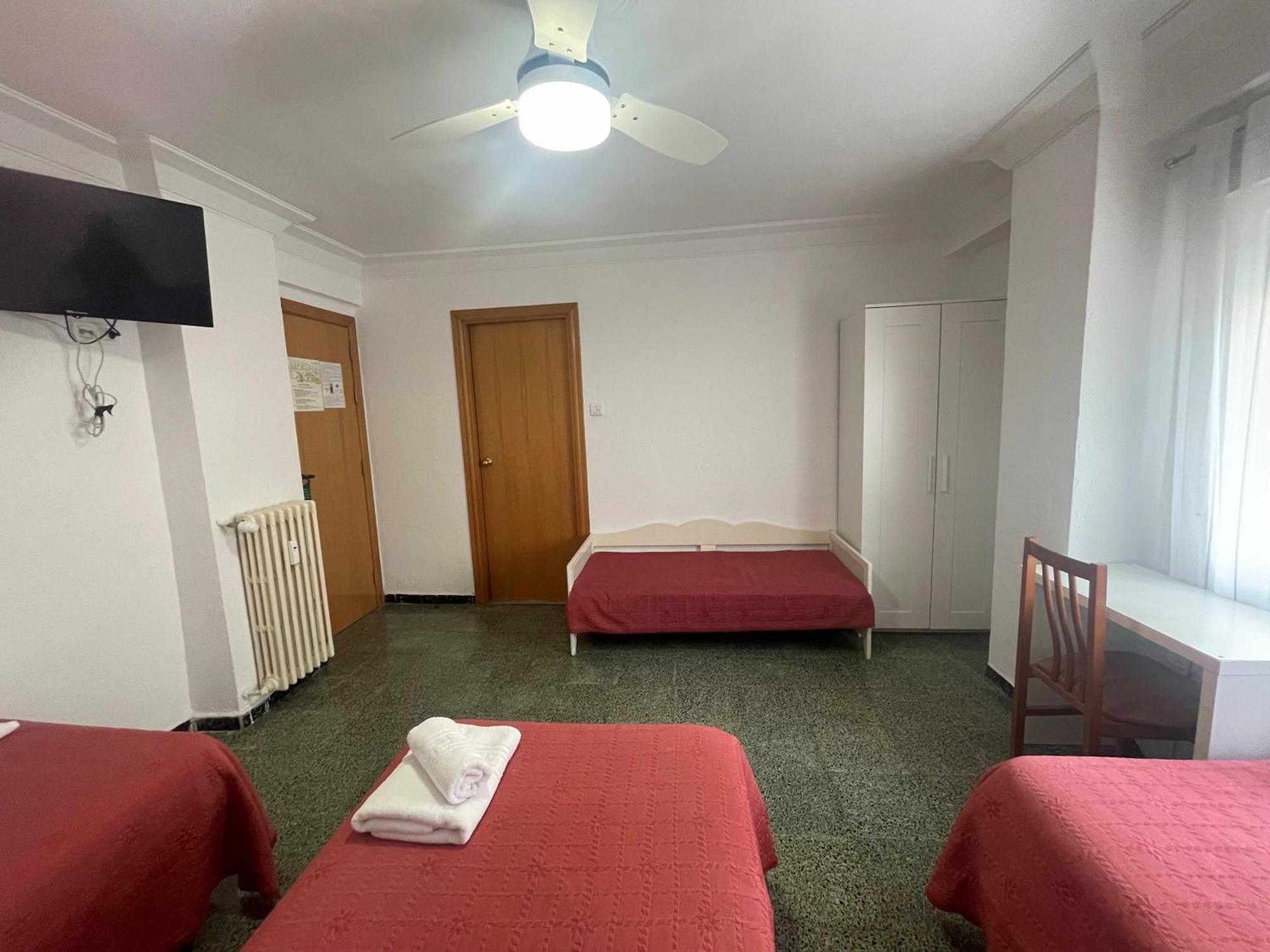 Hostal Cumbre Сарагоса Екстериор снимка